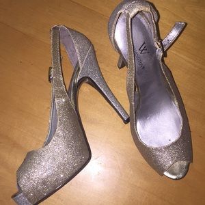Sparkly gold/silver open toed heels (8)